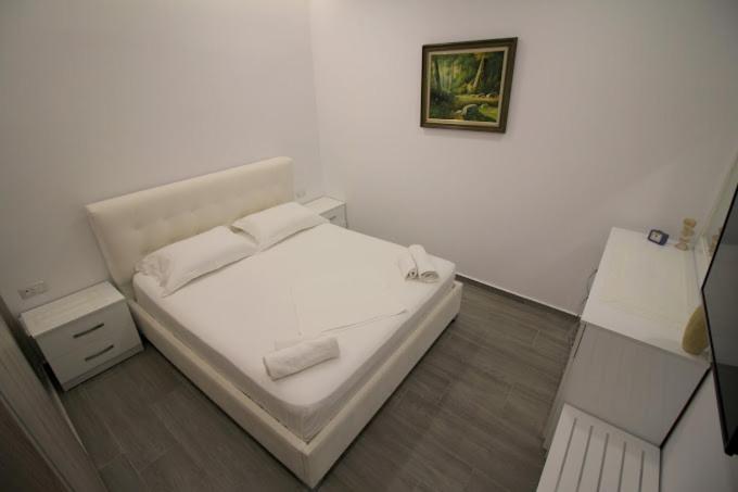 Hotel Edina Apartments By Hp Sarande Exterior photo
